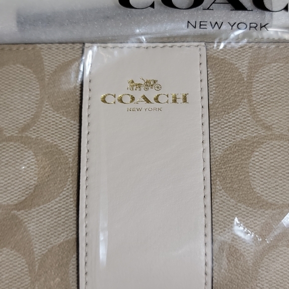 NEW Coach Corner Zip Wristlet in Signature Canvas - Picture 7 of 7